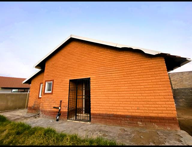 2 BEDROOM HOUSE FOR SALE IN EVATON WEST